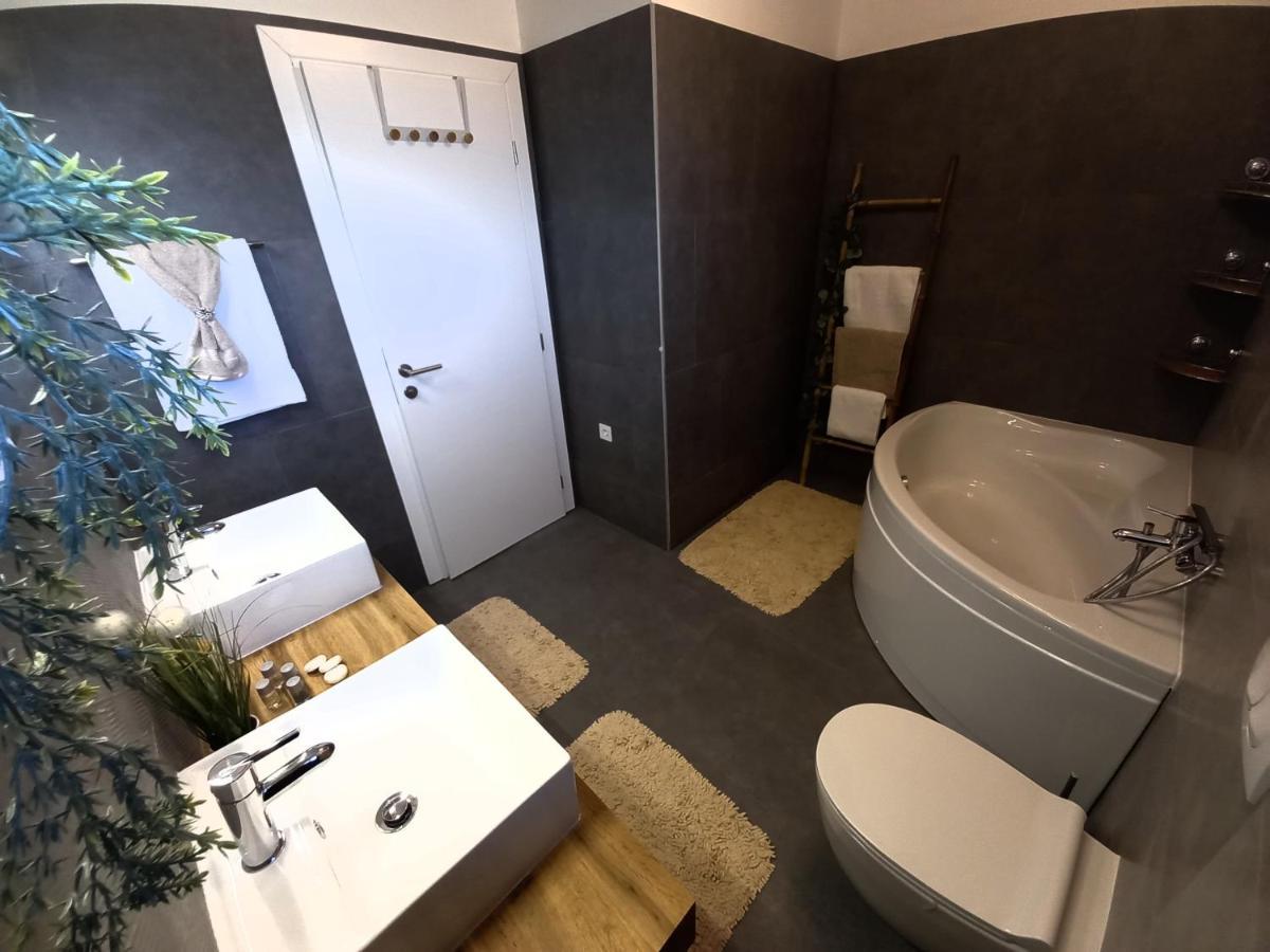 Villa Tia With Heated Pool & Jacuzzi Murvica  Εξωτερικό φωτογραφία