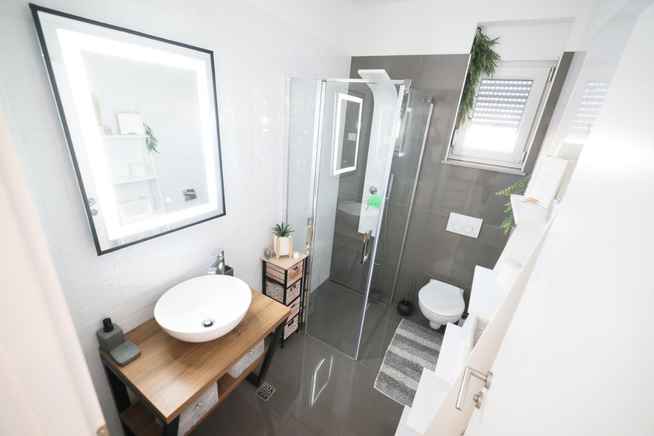 Villa Tia With Heated Pool & Jacuzzi Murvica  Εξωτερικό φωτογραφία