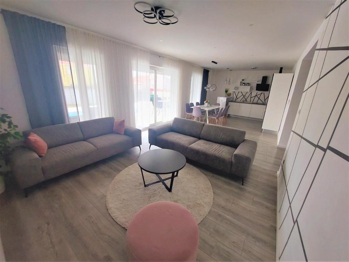 Villa Tia With Heated Pool & Jacuzzi Murvica  Εξωτερικό φωτογραφία